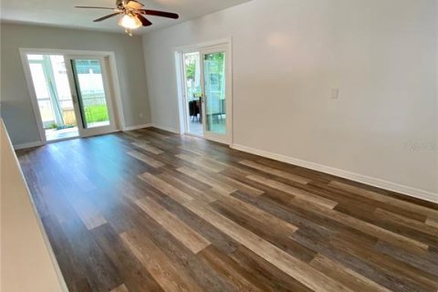 House in Largo, Florida 3 bedrooms, 166.11 sq.m. № 2207939 - photo 5