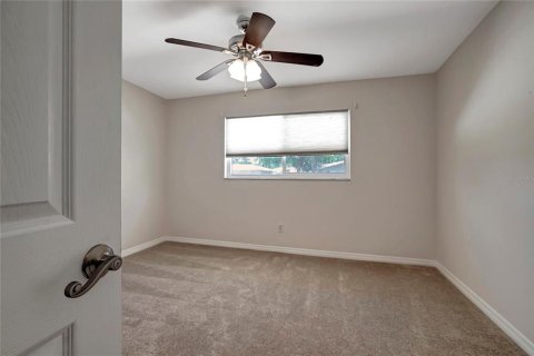 House in Largo, Florida 3 bedrooms, 166.11 sq.m. № 2207939 - photo 9