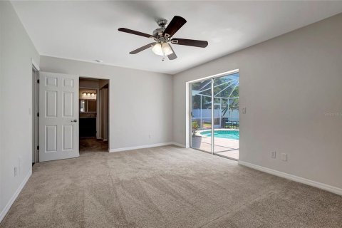 House in Largo, Florida 3 bedrooms, 166.11 sq.m. № 2207939 - photo 10