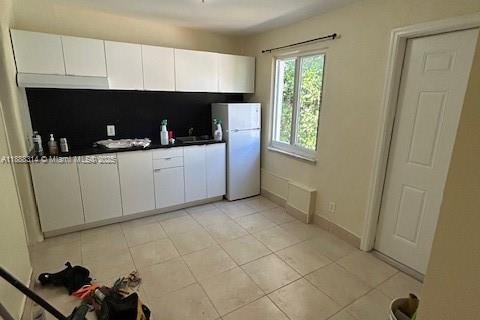 House in Hollywood, Florida 1 bedroom № 1942280 - photo 3