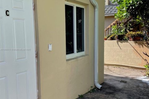 Casa en alquiler en Hollywood, Florida, 1 dormitorio № 1942280 - foto 1