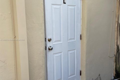 Casa en alquiler en Hollywood, Florida, 1 dormitorio № 1942280 - foto 16