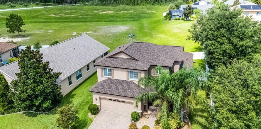 House in Clermont, Florida 4 bedrooms, 240.34 sq.m. № 1824542