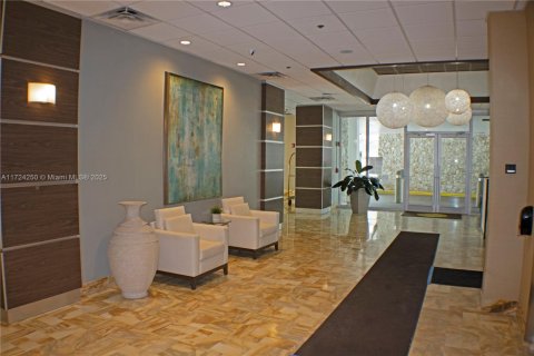 Condo in Surfside, Florida, 1 bedroom  № 1474763 - photo 14