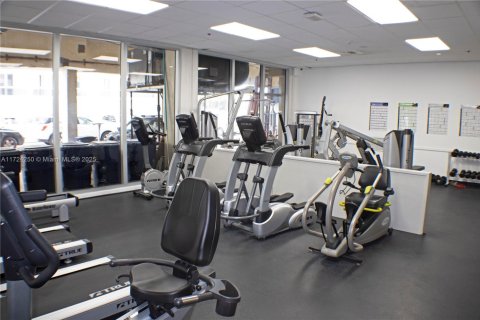 Condo in Surfside, Florida, 1 bedroom  № 1474763 - photo 18