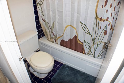 Condo in Surfside, Florida, 1 bedroom  № 1474763 - photo 12