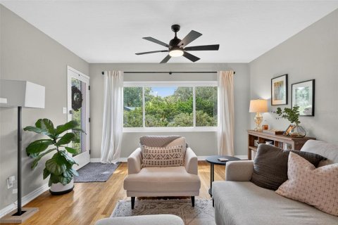 Casa en venta en Orlando, Florida, 3 dormitorios, 182.65 m2 № 1907713 - foto 11