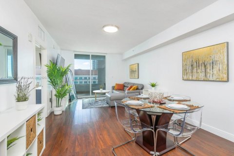 Купить кондоминиум в Майами, Флорида 2 спальни, 87.51м2, № 1959081 - фото 11