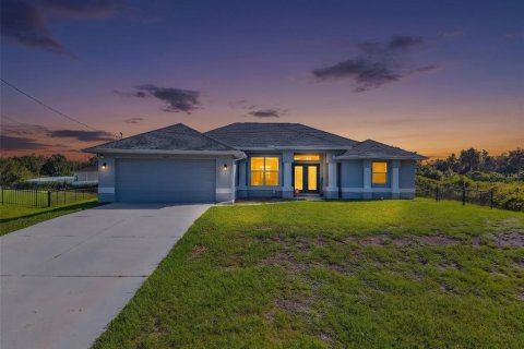 Casa en North Port, Florida 3 dormitorios, 167.04 m2 № 2220270