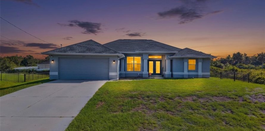 Casa en North Port, Florida 3 dormitorios, 167.04 m2 № 2220270