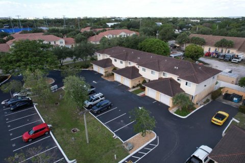 Townhouse in Pompano Beach, Florida 3 bedrooms, 120.31 sq.m. № 2182992 - photo 2