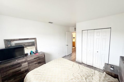 Townhouse in Pompano Beach, Florida 3 bedrooms, 120.31 sq.m. № 2182992 - photo 16