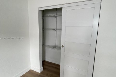 Снять в аренду кондоминиум в Норт-Бей-Виллидж, Флорида 2 спальни, 83.61м2, № 2045528 - фото 16