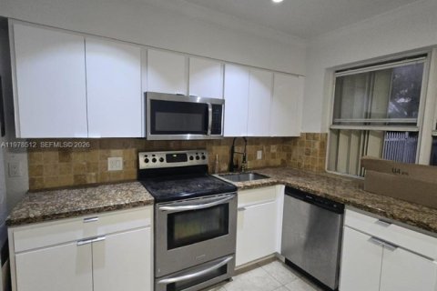 Снять в аренду кондоминиум в Норт-Бей-Виллидж, Флорида 2 спальни, 83.61м2, № 2045528 - фото 7