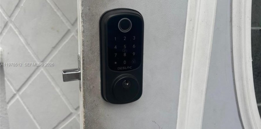 Кондоминиум с 2 спальнями в Норт-Бей-Виллидж, Флорида № 2045528