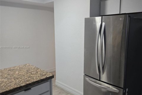 Снять в аренду кондоминиум в Норт-Бей-Виллидж, Флорида 2 спальни, 83.61м2, № 2045528 - фото 4