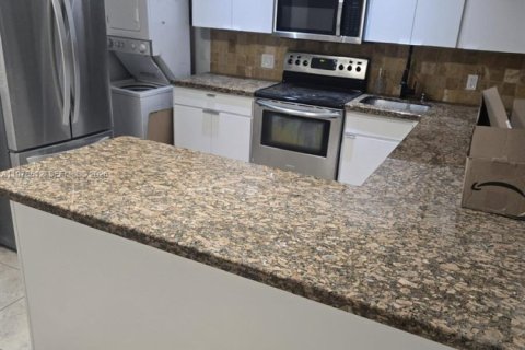 Снять в аренду кондоминиум в Норт-Бей-Виллидж, Флорида 2 спальни, 83.61м2, № 2045528 - фото 9