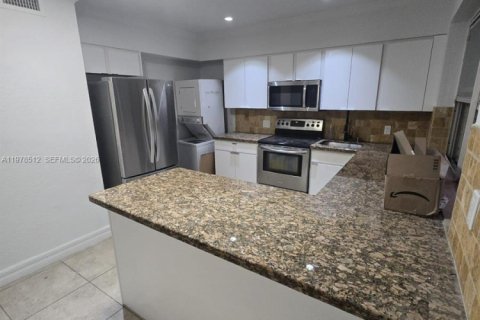 Снять в аренду кондоминиум в Норт-Бей-Виллидж, Флорида 2 спальни, 83.61м2, № 2045528 - фото 3