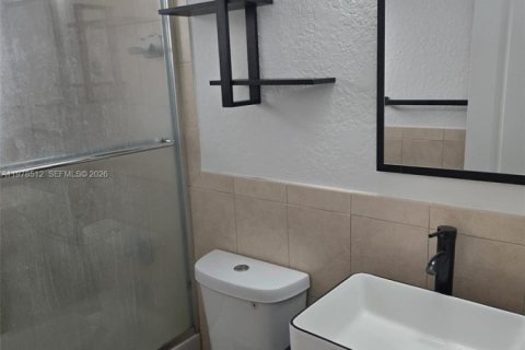 Снять в аренду кондоминиум в Норт-Бей-Виллидж, Флорида 2 спальни, 83.61м2, № 2045528 - фото 15