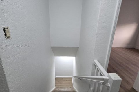 Снять в аренду кондоминиум в Норт-Бей-Виллидж, Флорида 2 спальни, 83.61м2, № 2045528 - фото 11