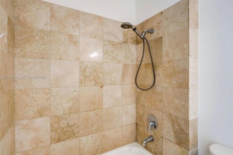 Condo in Miami, Florida, 2 bedrooms № 2076213 - photo 14