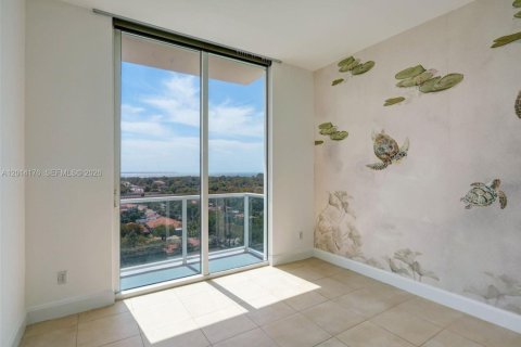 Condo in Miami, Florida, 2 bedrooms № 2076213 - photo 12