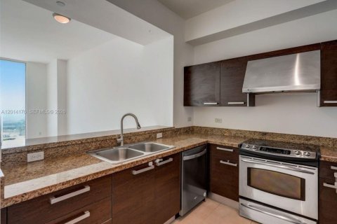 Condo in Miami, Florida, 2 bedrooms № 2076213 - photo 4