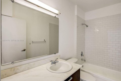 Condo in Miami, Florida, 2 bedrooms № 2076213 - photo 9