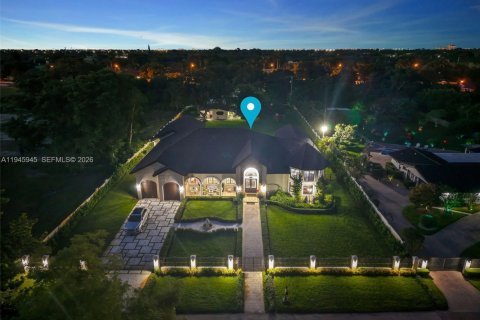 Casa en venta en Miami, Florida, 7 dormitorios, 561.59 m2 № 2002543 - foto 16
