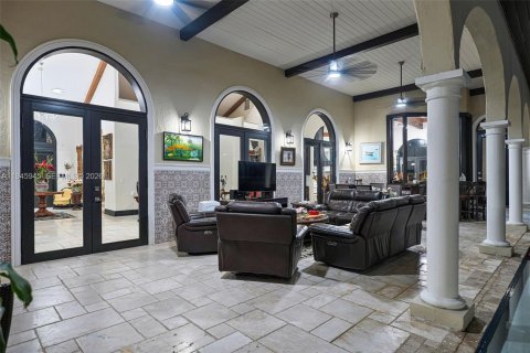 Casa en venta en Miami, Florida, 7 dormitorios, 561.59 m2 № 2002543 - foto 29