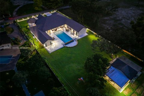 Casa en venta en Miami, Florida, 7 dormitorios, 561.59 m2 № 2002543 - foto 12