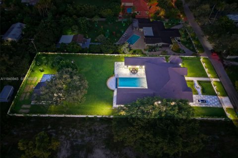 Casa en venta en Miami, Florida, 7 dormitorios, 561.59 m2 № 2002543 - foto 14