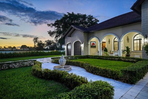 Casa en venta en Miami, Florida, 7 dormitorios, 561.59 m2 № 2002543 - foto 5