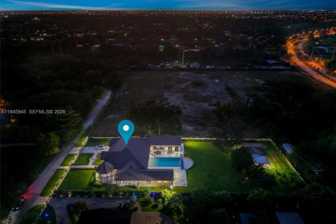 Casa en venta en Miami, Florida, 7 dormitorios, 561.59 m2 № 2002543 - foto 15