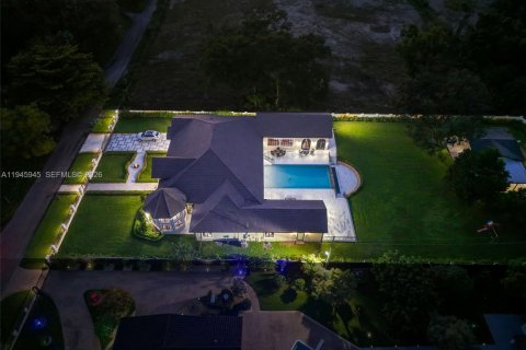 Casa en venta en Miami, Florida, 7 dormitorios, 561.59 m2 № 2002543 - foto 8