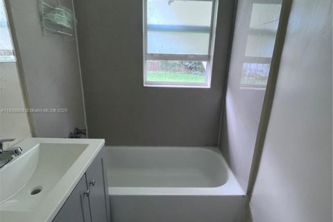 Снять в аренду виллу или дом в Норт-Майами, Флорида 2 спальни, 150.78м2, № 1941526 - фото 11