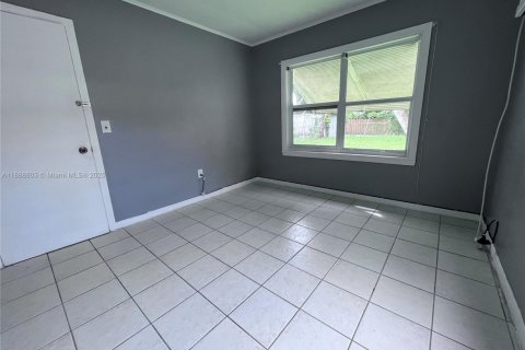 Снять в аренду виллу или дом в Норт-Майами, Флорида 2 спальни, 150.78м2, № 1941526 - фото 6