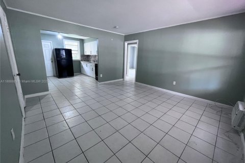 Снять в аренду виллу или дом в Норт-Майами, Флорида 2 спальни, 150.78м2, № 1941526 - фото 13