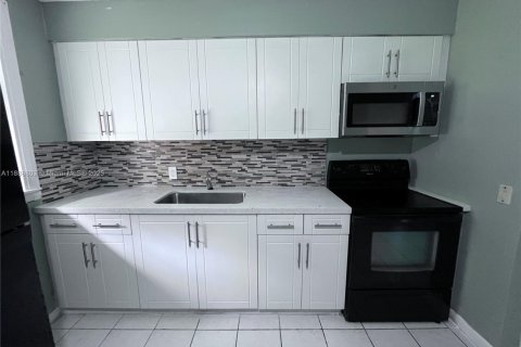 Снять в аренду виллу или дом в Норт-Майами, Флорида 2 спальни, 150.78м2, № 1941526 - фото 4