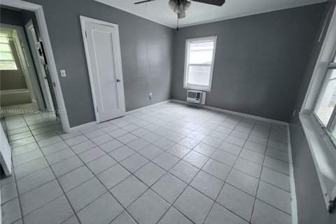 Снять в аренду виллу или дом в Норт-Майами, Флорида 2 спальни, 150.78м2, № 1941526 - фото 7