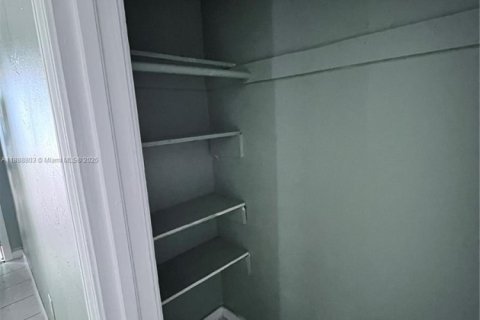 Снять в аренду виллу или дом в Норт-Майами, Флорида 2 спальни, 150.78м2, № 1941526 - фото 14