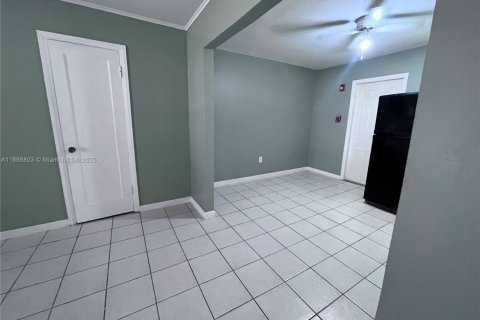 Снять в аренду виллу или дом в Норт-Майами, Флорида 2 спальни, 150.78м2, № 1941526 - фото 5