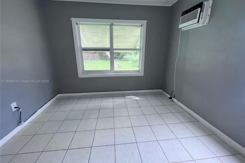 Снять в аренду виллу или дом в Норт-Майами, Флорида 2 спальни, 150.78м2, № 1941526 - фото 9