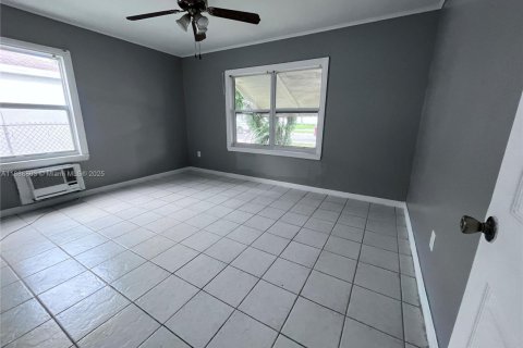 Снять в аренду виллу или дом в Норт-Майами, Флорида 2 спальни, 150.78м2, № 1941526 - фото 8