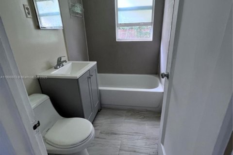 Снять в аренду виллу или дом в Норт-Майами, Флорида 2 спальни, 150.78м2, № 1941526 - фото 10