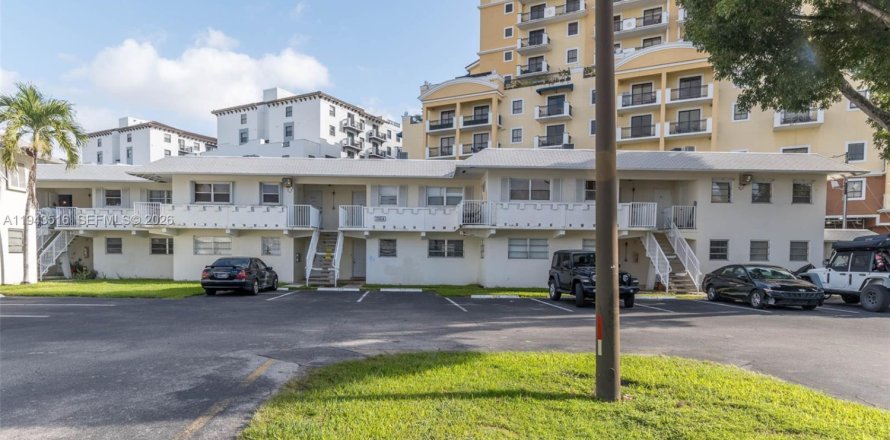 Кондоминиум с 2 спальнями в Майами, Флорида № 2000330