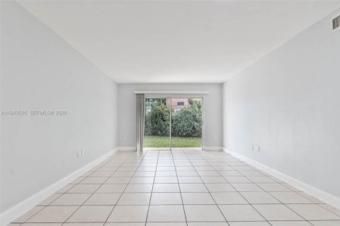 Снять в аренду кондоминиум в Майами, Флорида 2 спальни, 67.82м2, № 2000330 - фото 2