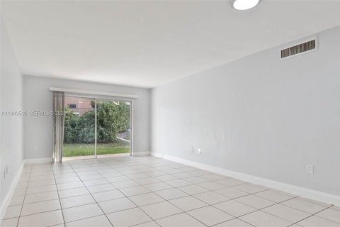 Снять в аренду кондоминиум в Майами, Флорида 2 спальни, 67.82м2, № 2000330 - фото 3