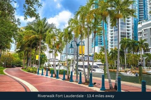Condominio en venta en Hollywood, Florida, 2 dormitorios, 79.9 m2 № 1851786 - foto 2