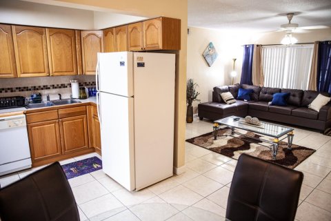Casa en alquiler en Pompano Beach, Florida, 1 dormitorio № 1162090 - foto 1